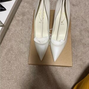 Christian Louboutin White Pumps NWT👠
